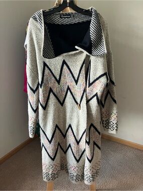 Collared Zigzag Knit Cardigan Sweater - Cream & Black